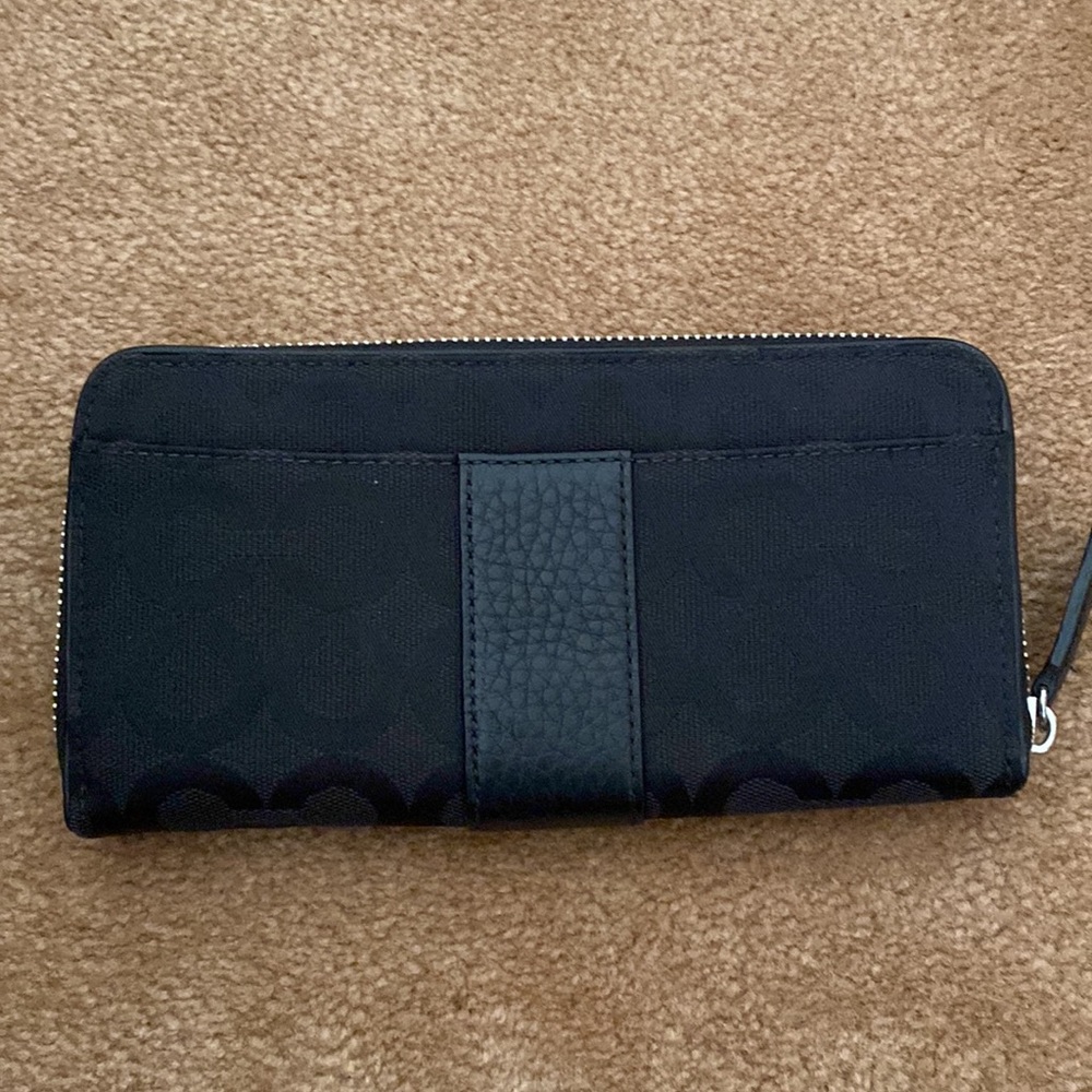 Coach Medium Zip Around Wallet Black Gem